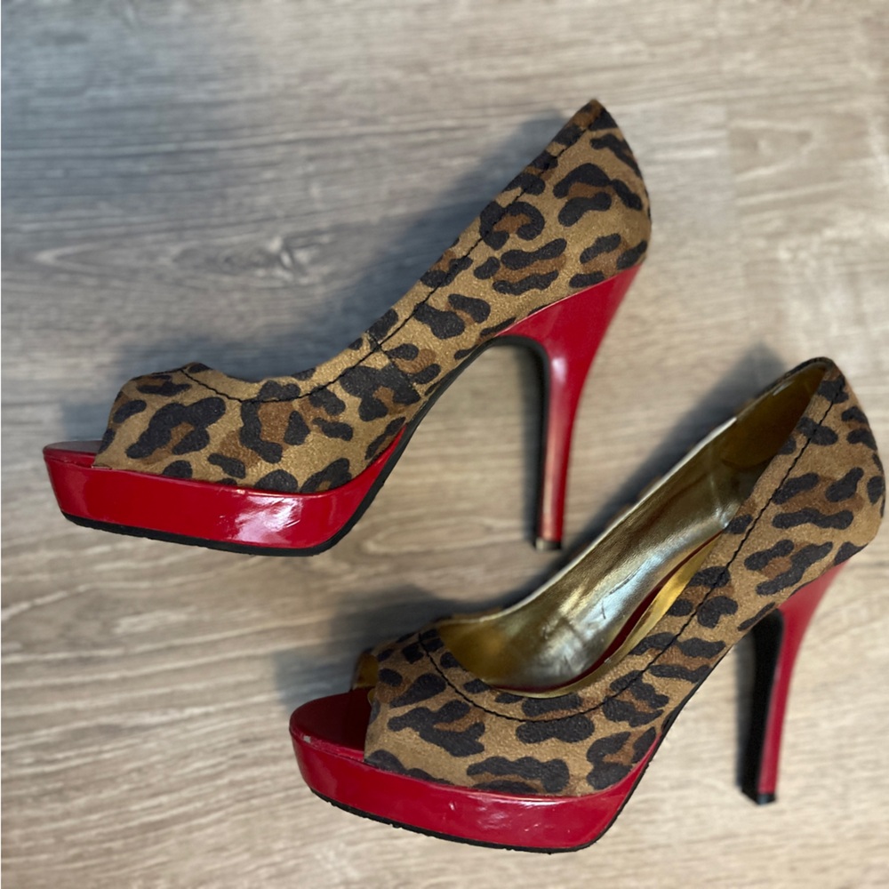 Candie’s leopard & red heels size 7.